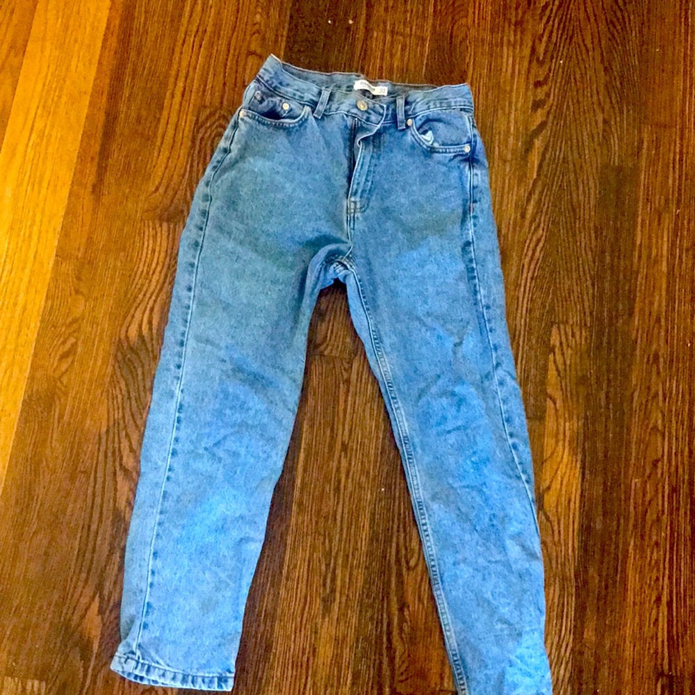 This is a light blue size 36( European size ) blue mom jeans from pull&bear
